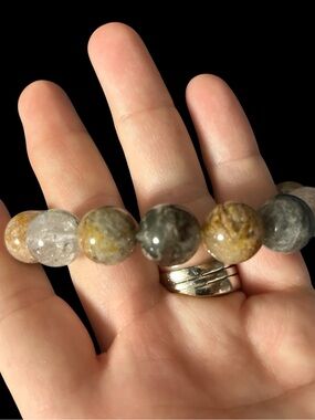 Beautiful Garden Quartz Stone Bead Bracelet